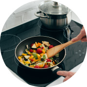 Papp Bútorház Konyhabútor Szeged - Egy wok és egy edény